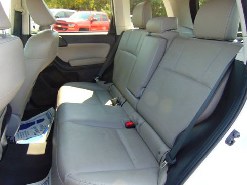 Used 2016 Subaru Forester 2.5i Touring AWD/4WD image 9