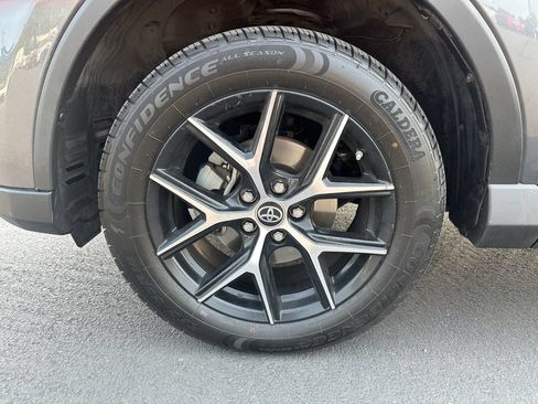 Used 2018 Toyota RAV4 SE AWD/4WD image 12