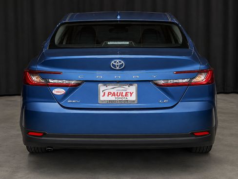 Used 2025 Toyota Camry LE FWD image 6