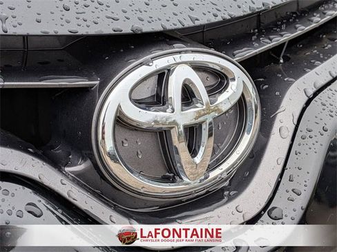 Used 2015 Toyota Corolla LE image 9