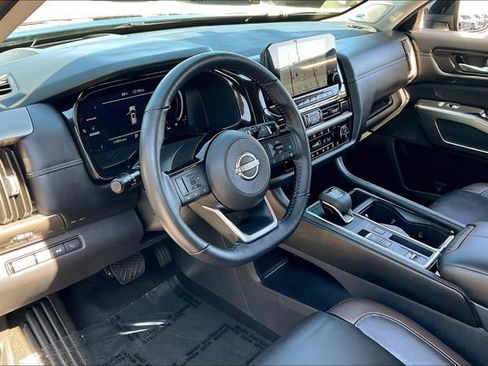 Used 2024 Nissan Pathfinder Platinum w/ Cargo Package image 13