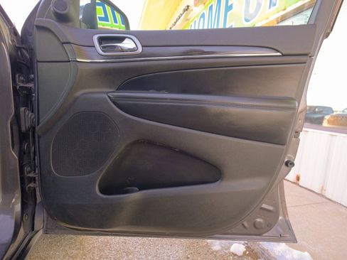 Used 2020 Jeep Grand Cherokee Limited image 17