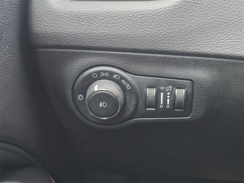 Used 2018 Jeep Compass Trailhawk image 26