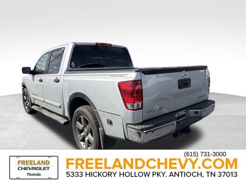 Used 2015 Nissan Titan SV w/ SV Value Truck Package image 4