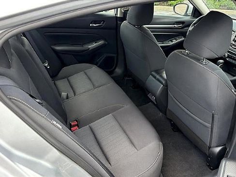 Used 2022 Nissan Altima 2.5 SV FWD image 8
