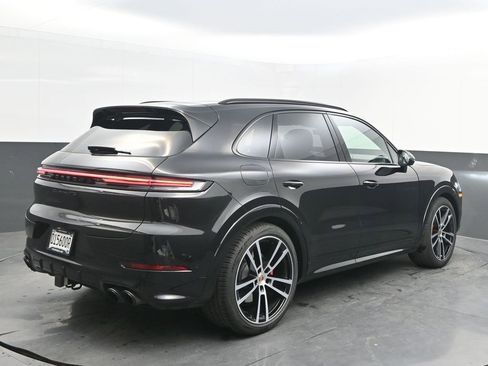 New 2025 Porsche Cayenne GTS image 9