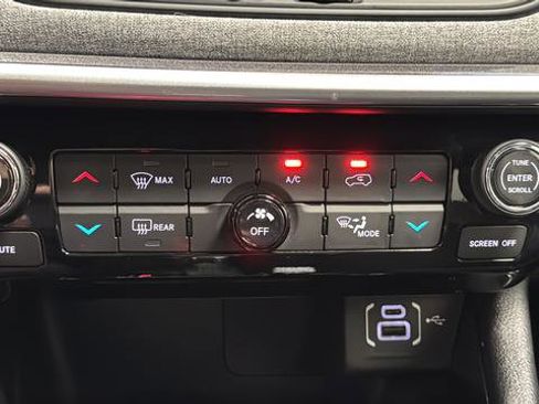 Used 2023 Jeep Compass Latitude w/ Convenience Group AWD/4WD image 17