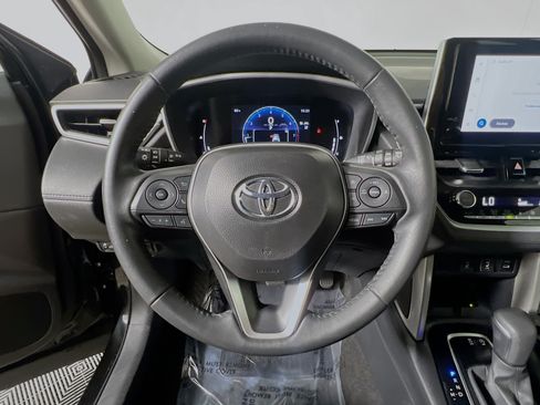 Used 2024 Toyota Corolla Cross XLE FWD image 18