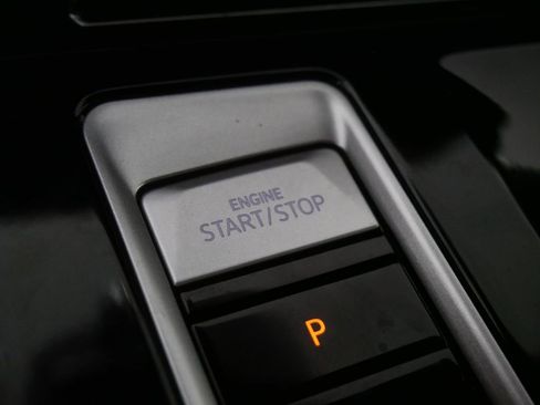 Used 2024 Volkswagen Atlas Cross Sport SEL R-Line image 23