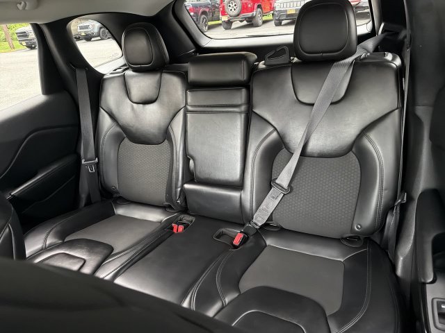 Used 2019 Jeep Cherokee Latitude Plus AWD/4WD image 23