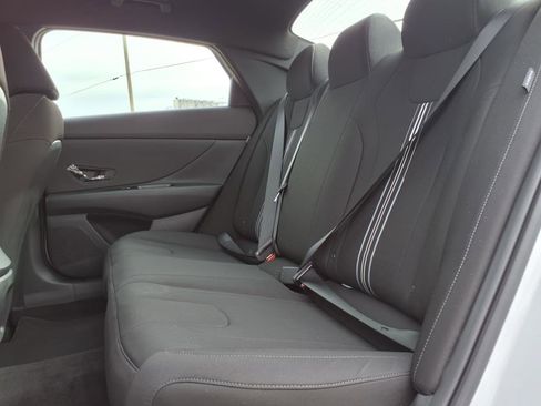 Certified 2025 Hyundai Elantra SEL image 15