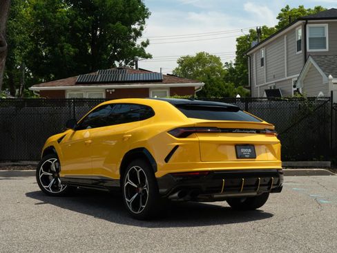 Used 2021 Lamborghini Urus AWD/4WD image 9