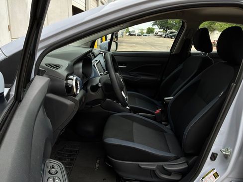 Used 2025 Nissan Versa SV FWD image 10