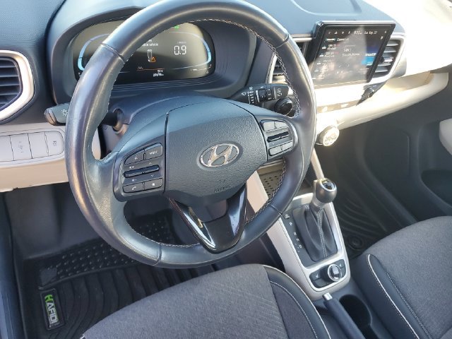 Used 2024 Hyundai Venue Limited FWD image 17