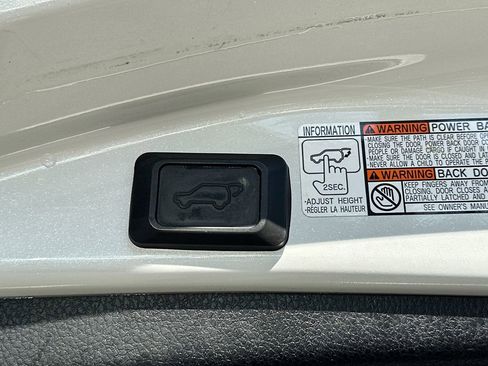 Used 2016 Toyota RAV4 Limited w/ Advanced Technology Package image 7