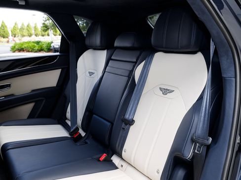 Certified 2024 Bentley Bentayga image 28