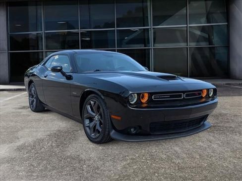 Used 2019 Dodge Challenger R/T RWD image 1