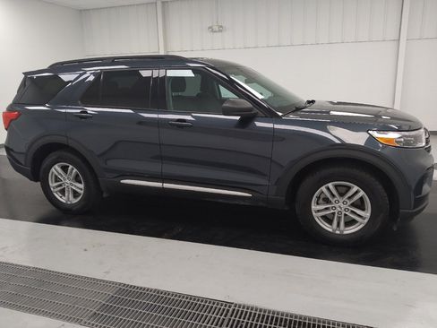 Used 2023 Ford Explorer XLT AWD/4WD image 11