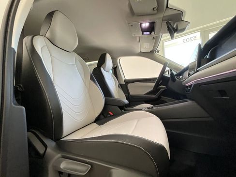 New 2025 Volkswagen Tiguan SE image 9