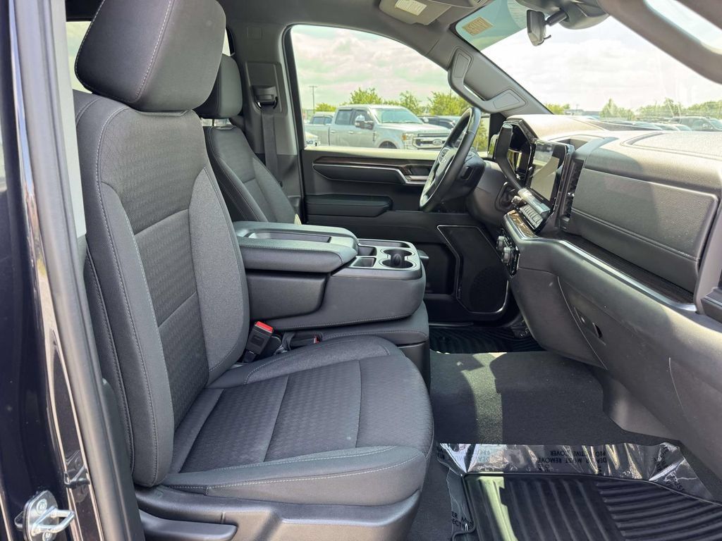 Used 2024 Chevrolet Silverado 1500 RST AWD/4WD image 16