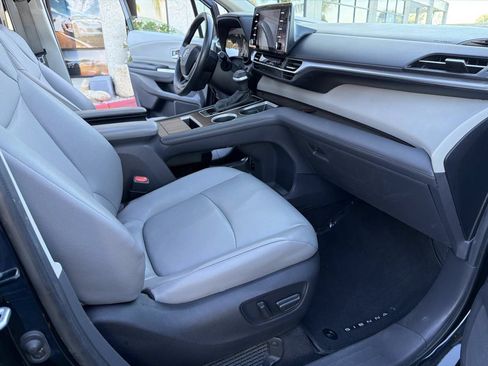 Used 2024 Toyota Sienna XLE FWD image 38