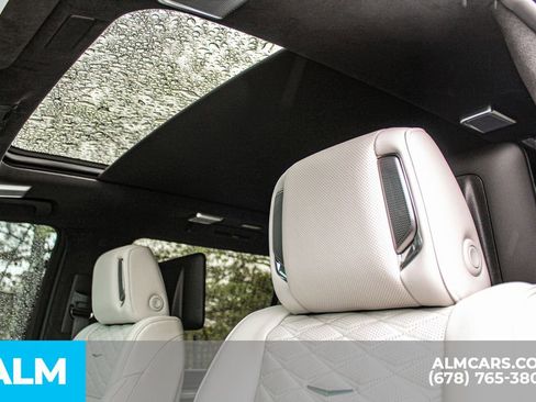 Used 2026 Cadillac Escalade ESV Platinum Sport image 24