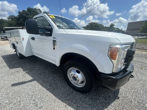 Used 2017 Ford F350 XL image 3