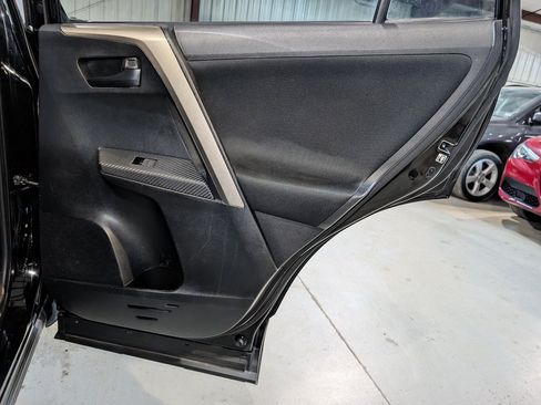 Used 2014 Toyota RAV4 LE AWD/4WD image 23