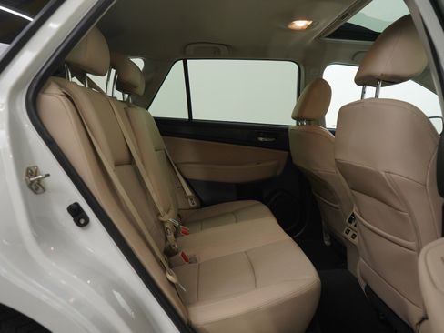 Used 2017 Subaru Outback 2.5i Limited image 12