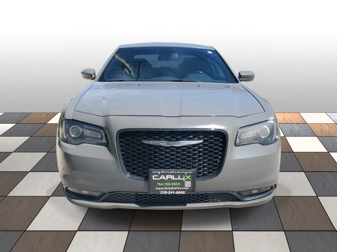Used 2019 Chrysler 300 S image 2