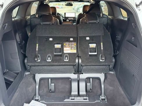 Used 2025 Toyota Sienna Limited AWD/4WD image 44