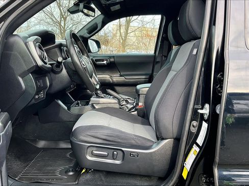 Certified 2021 Toyota Tacoma TRD Off-Road image 8