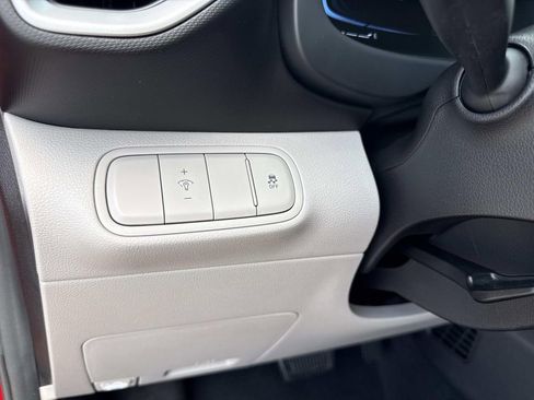 Used 2024 Hyundai Venue SEL FWD image 31