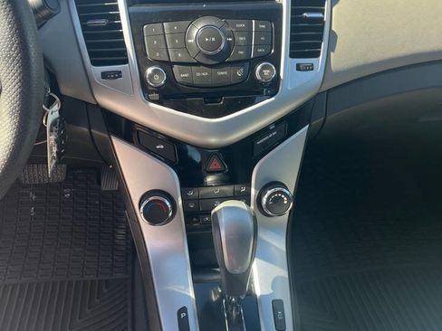 Used 2015 Chevrolet Cruze LS image 16
