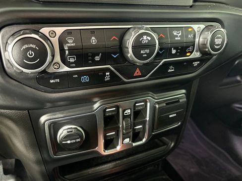 Used 2023 Jeep Wrangler Unlimited w/ Cold Weather Group AWD/4WD image 32