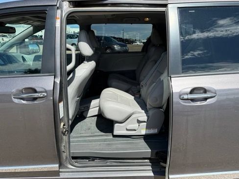 Used 2019 Toyota Sienna XLE Premium w/ Protection Package FWD image 15