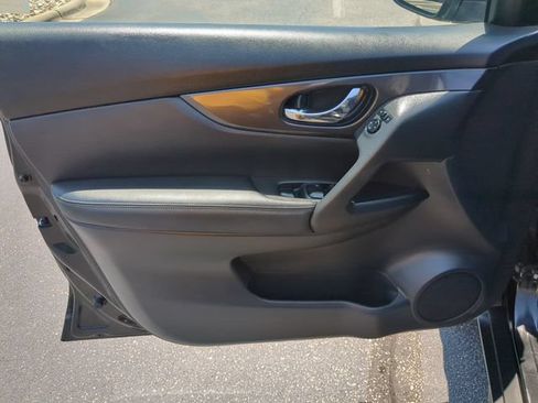 Used 2019 Nissan Rogue SV FWD image 12