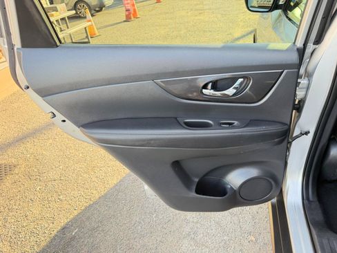 Used 2018 Nissan Rogue SV AWD/4WD image 30