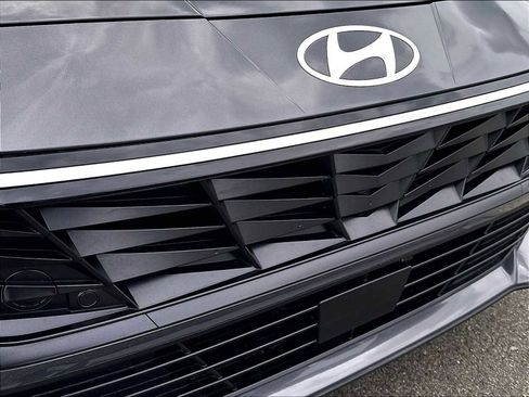 Used 2024 Hyundai Elantra SEL w/ Convenience Package FWD image 31