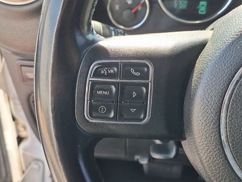 Used 2016 Jeep Wrangler Unlimited Rubicon w/ Connectivity Group AWD/4WD image 17