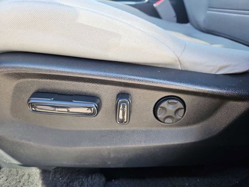 Used 2019 Honda CR-V EX image 18