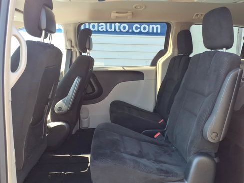 Used 2015 Chrysler Town & Country Touring w/ Driver Convenience Group FWD image 11