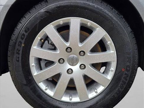 Used 2014 Chrysler Town & Country Touring FWD image 21