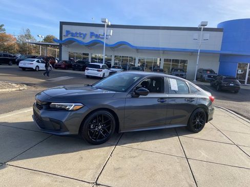 Used 2023 Honda Civic Sport image 5