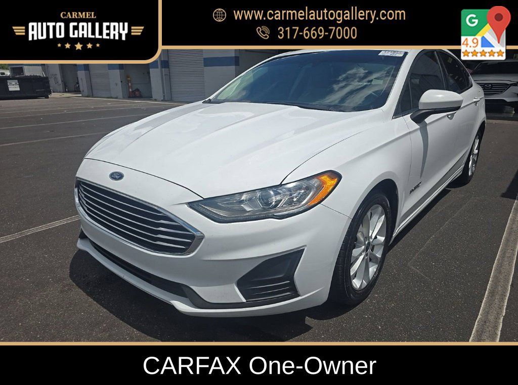 Used 2019 Ford Fusion SE FWD image 1