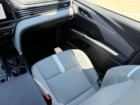 Used 2025 Toyota Camry SE w/ Convenience Package FWD image 22