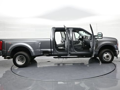 Certified 2025 Ford F350 XLT AWD/4WD image 23
