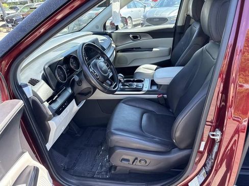 Used 2024 Kia Carnival LX FWD image 14