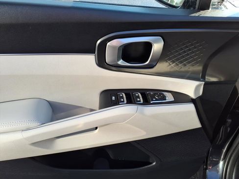 Certified 2025 Kia Sorento S w/ Panoramic Sunroof Package image 14