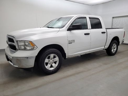 Used 2022 RAM 1500 Classic SLT image 2